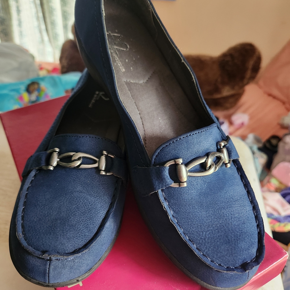 AEROSOLES Blue Flats with Moccasin Design